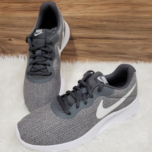 nike tanjun mens trainers grey